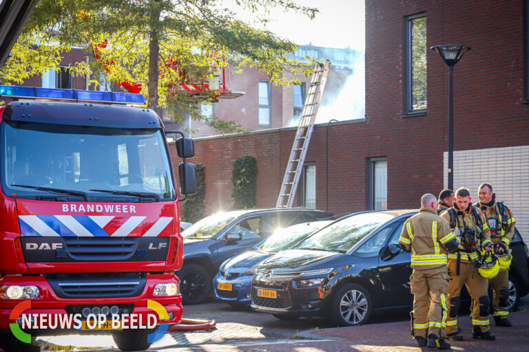 Brandweer ingezet voor dakbrand Sem Dresdenplein Schiedam