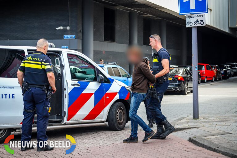 Man aangehouden na bedreiging met hakmes Zuidplein Rotterdam