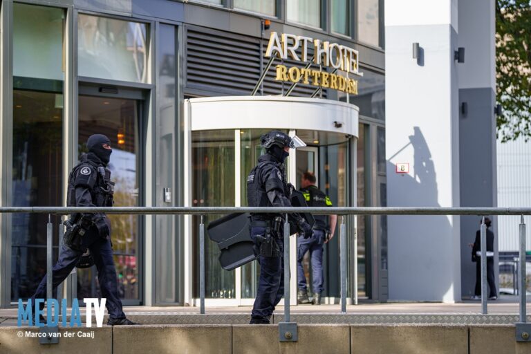 Grote politie-inzet bij hotel vanwege ontvoering Mijnsherenlaan Rotterdam