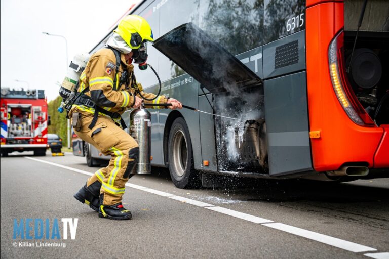 Buspassagiers geëvacueerd na brand Rotterdamseweg Ridderkerk