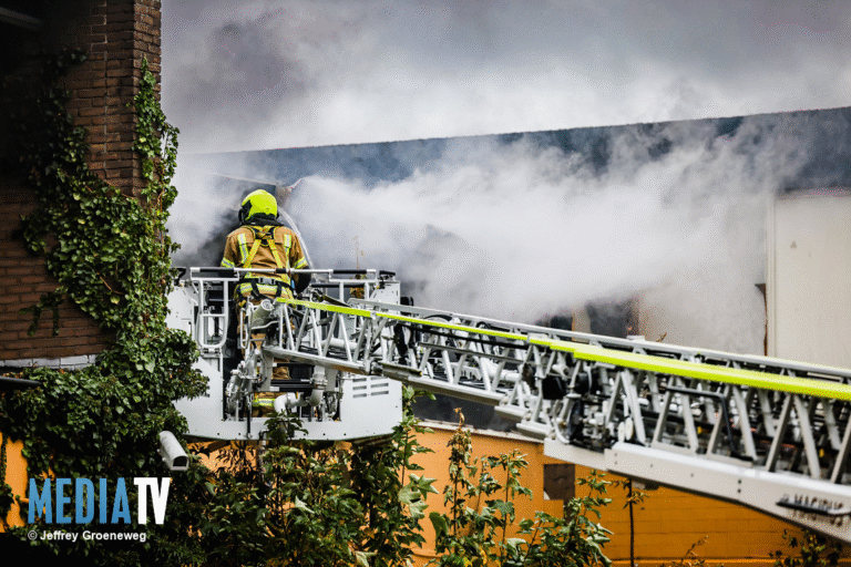 Zeer grote brand in oud schoolgebouw Lange Slagenstraat Gorinchem