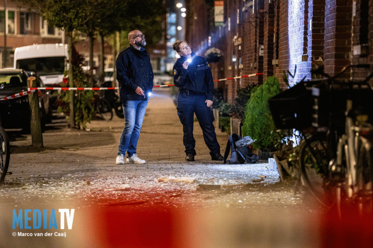 Veel schade na zware explosie bij woning Mathenesserstraat Rotterdam