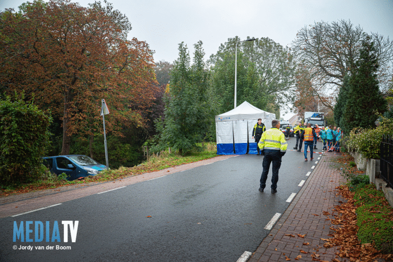 Man overleden bij eenzijdig ongeval met bestelbus Rijksstraatweg Nieuwenhoorn