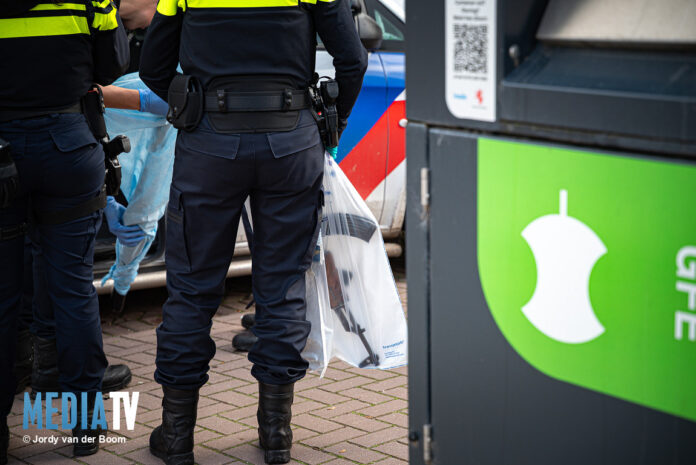 Wapenarsenaal aangetroffen na woningbrand Olivier van Noortlaan Vlaardingen