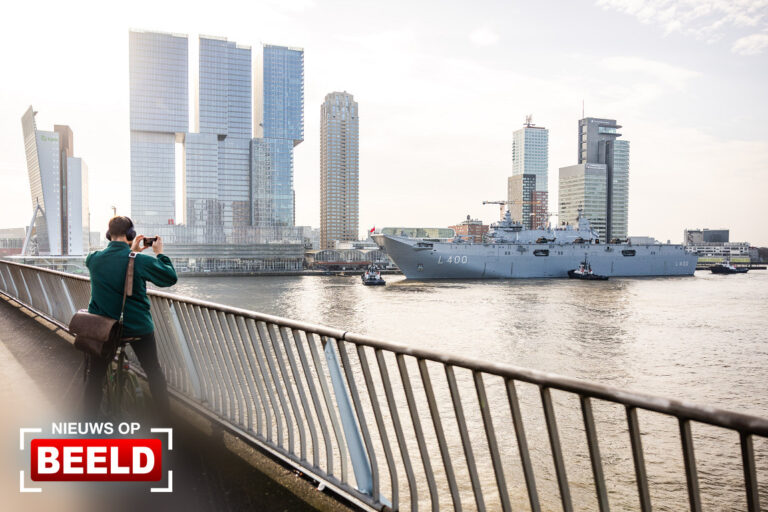 Vier Turkse marineschepen komen aan in haven Rotterdam