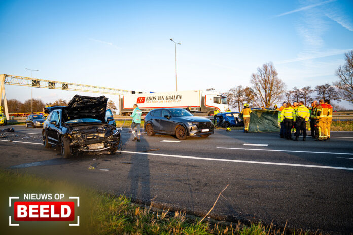 Drie gewonden en aanhouding na kettingbotsing A16 Dordrecht