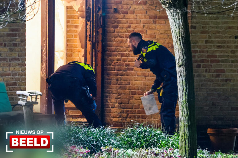 Flinke explosie bij woning Westdijk Dirksland