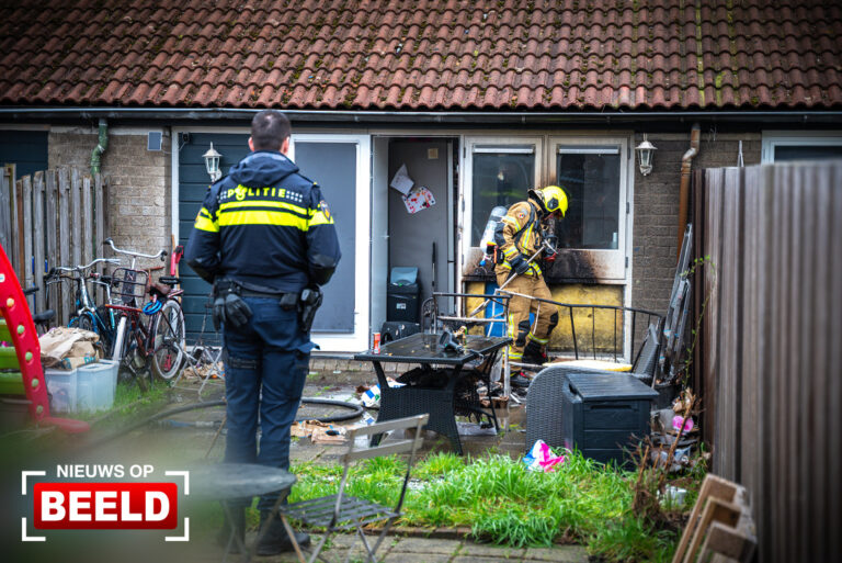 Buurman weet woningbrand te voorkomen na mogelijk brandstichting Blauwvoethoek Spijkenisse