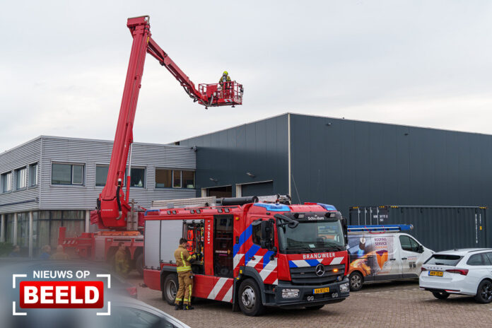 Klein brandje op dak na werkzaamheden snel geblust Hongkongstraat Rotterdam