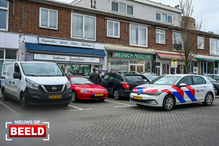 Twee aanhoudingen na mislukte overval op juwelier Duyvesteynstraat Rotterdam