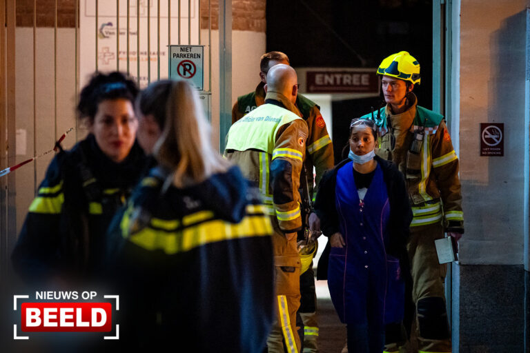 Grote inzet hulpdiensten voor lekkende stof in woonzorgcentrum 1e Middellandstraat Rotterdam