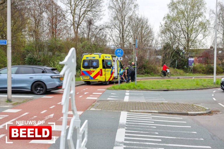 Fietsster geschept op veelbesproken rotonde Burgemeester van Dijklaan Capelle aan den IJssel