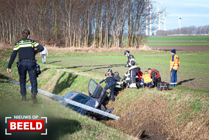 Bestuurder gewond nadat voertuig te water raakt Groene Kruisweg Spijkenisse