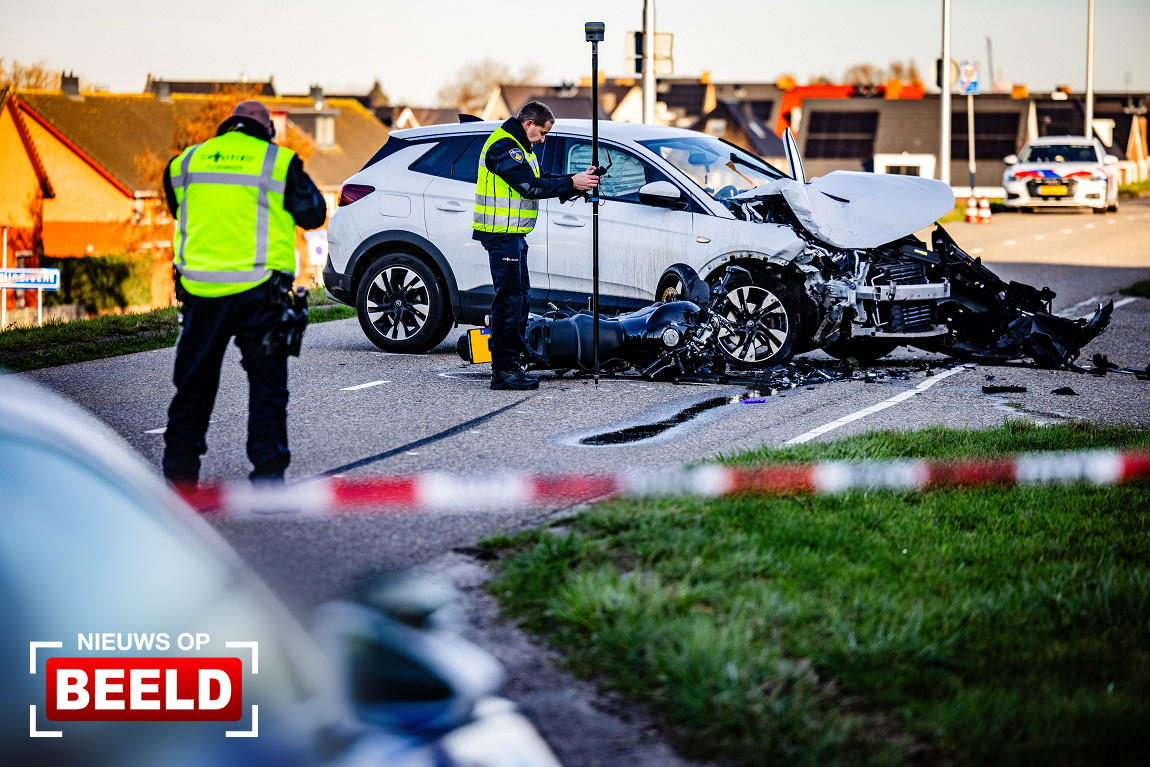 Motorrijder gereanimeerd na aanrijding met auto Ringdijk Zwijndrecht.