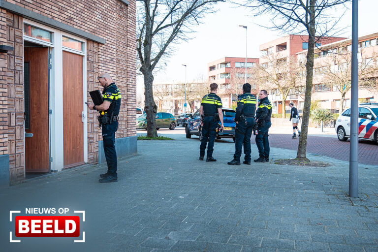 Vrouw onder bedreiging van mes overvallen in woning Nicolaas Beetsstraat Rotterdam