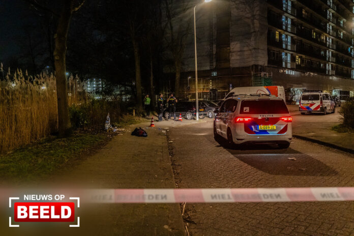 Politie schiet verdachte van beroving neer Reviusrondeel Capelle aan den IJssel