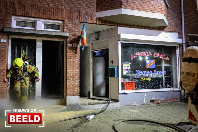 Veel schade in winkel na brand in meterkast Strevelsweg Rotterdam