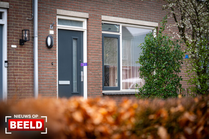 Groot politieonderzoek na zedenmisdrijf in woning Van Almondestraat Goudswaard
