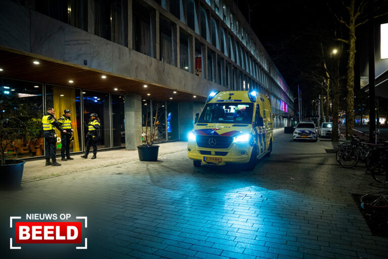 Slachtoffer zwaargewond bij steekpartij Schouwburgplein Rotterdam