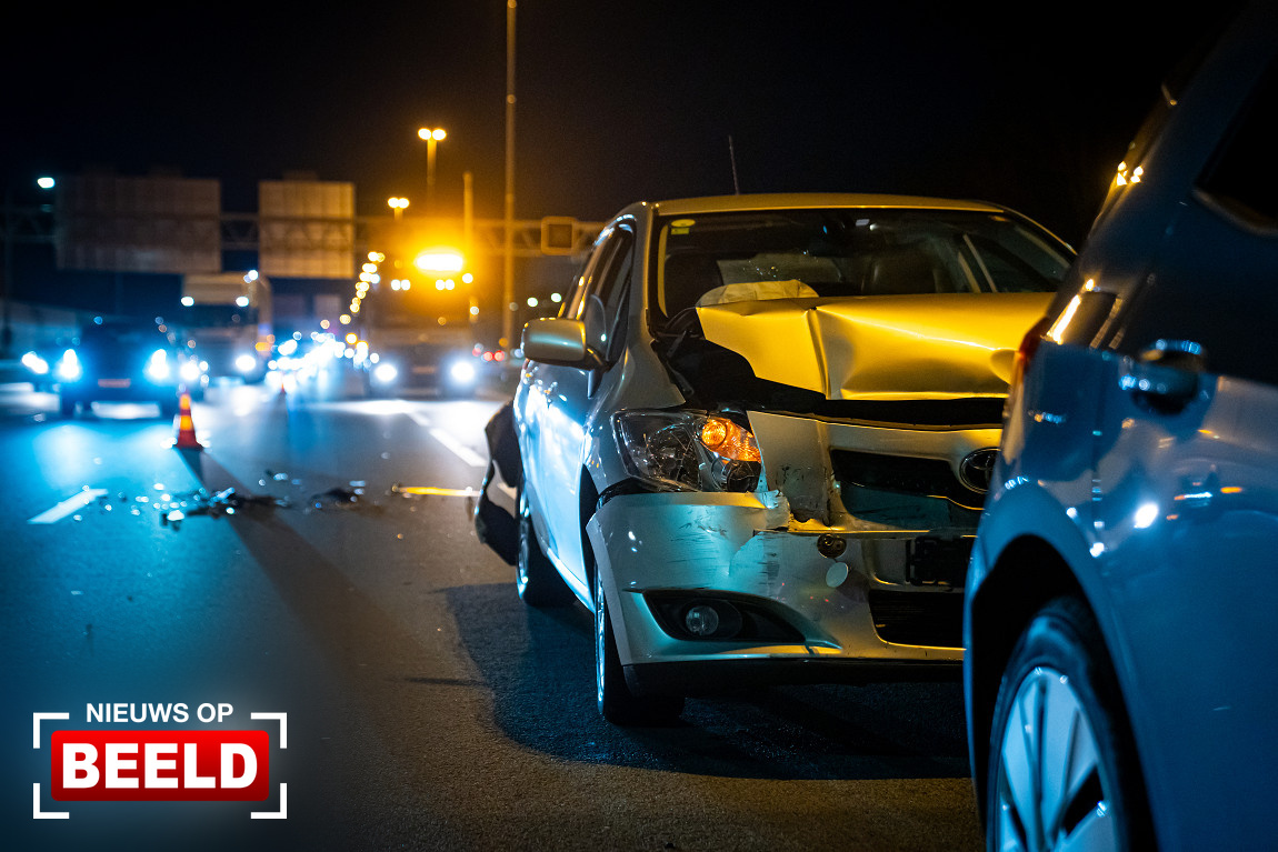 Zeker vijf voertuigen betrokken bij aanrijding A20 Rotterdam-Prins Alexander.
