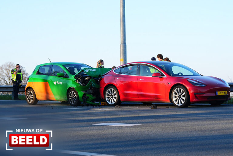 Veel schade bij kop-staartaanrijding A13 Rotterdam