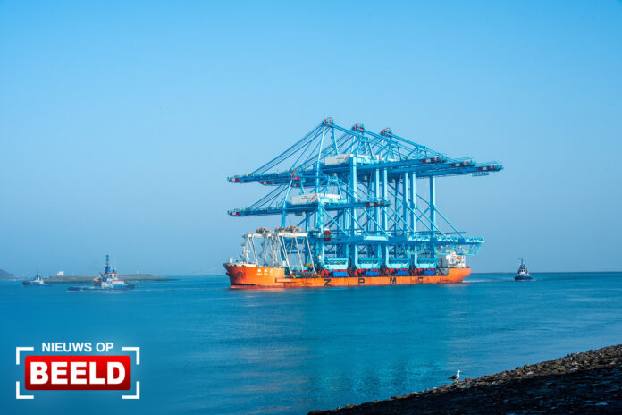 Zhen Hua 27 brengt Chinese havenkranen naar Rotterdam