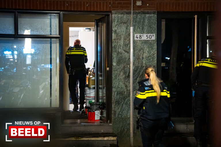 Gewonde steekpartij op straat vlucht woning in Dordtselaan Rotterdam