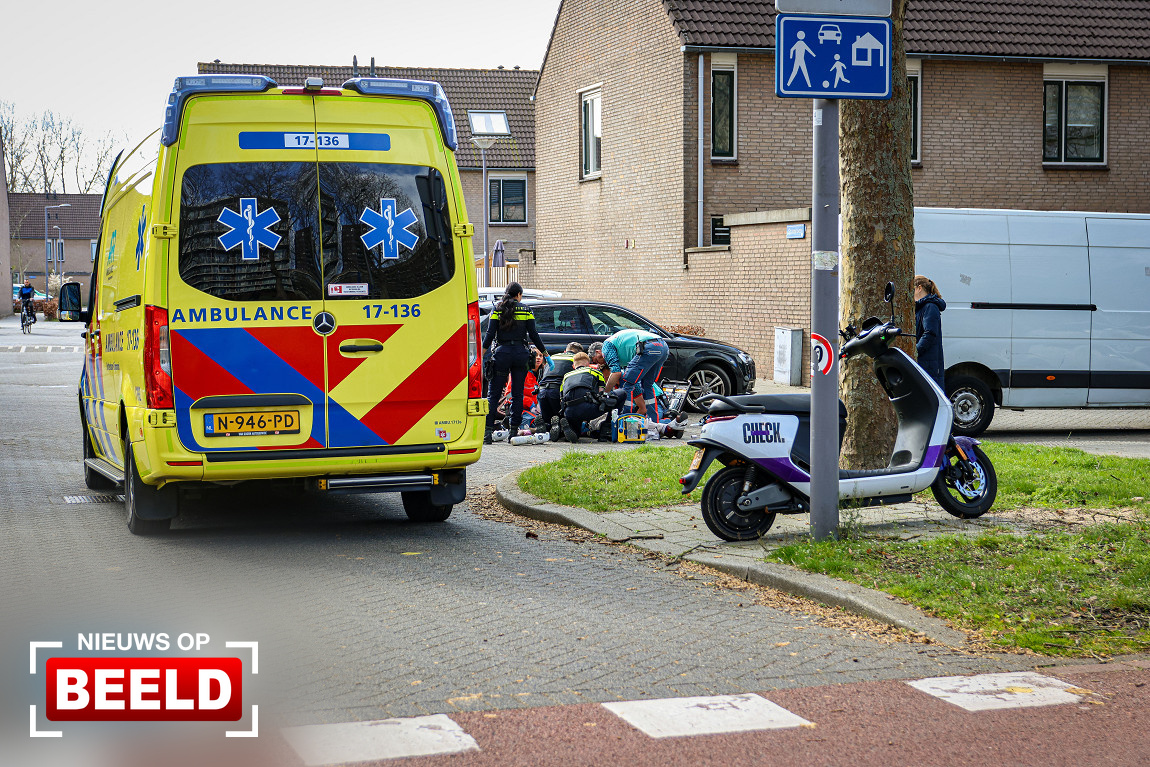 Man overleden door aanrijding met bestelwagen van postbezorger Damastroos Rotterdam.