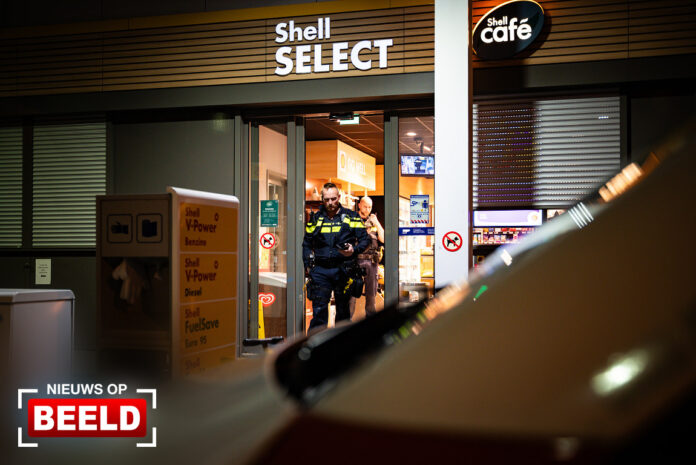 Verdachte te voet gevlucht na overval op tankstation Kort Ambachtlaan Zwijndrecht
