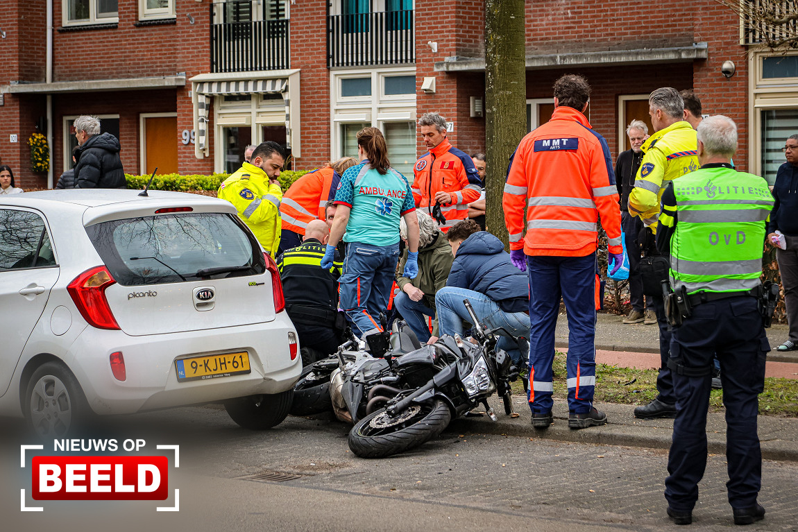 Motorrijder gewond bij ongeval op rotonde Laan Corpus den Hoorn in Groningen.