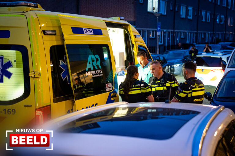 Man gewond aan been bij steekpartij in woning Gronsvelderf Rotterdam