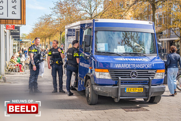 Geldloper overvallen met vuurwapen gelijkend voorwerp Lusthofstraat Rotterdam