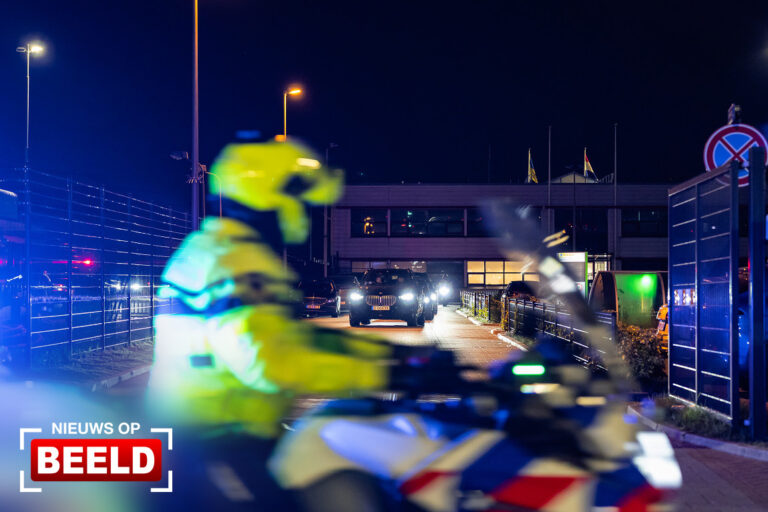 Oekraïense president landt onder zware beveiliging op Rotterdam The Hague Airport