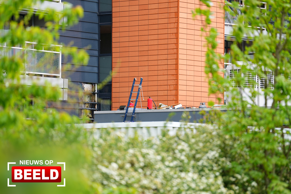 Dakdekkerswerkzaamheden veroorzaken brand bij woonzorgcentrum Puitstraat Hoogvliet Rotterdam