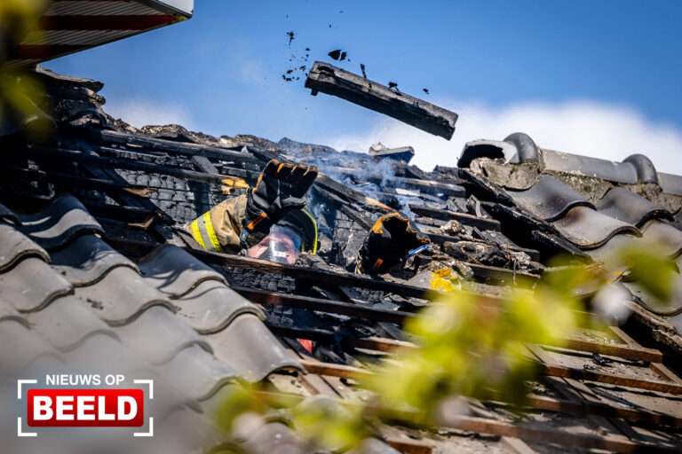 Veel schade bij brand op zolder van woning Jan Luykenstraat Papendrecht