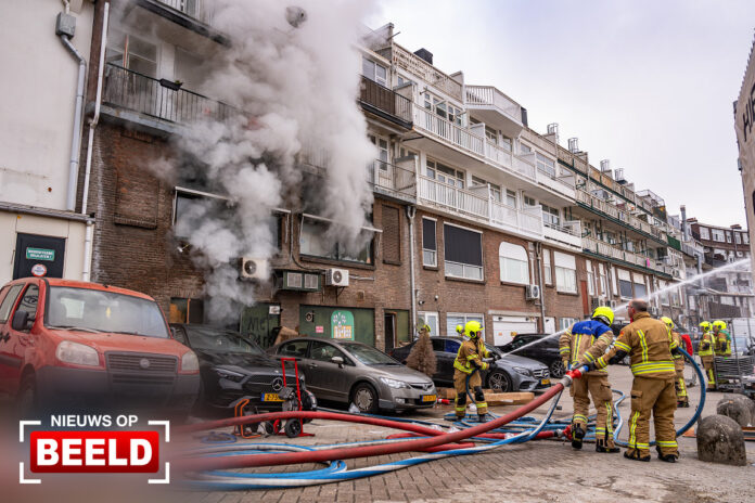 Twee personen gewond bij grote brand in kelder van bloemenwinkel Rotterdamsedijk Schiedam