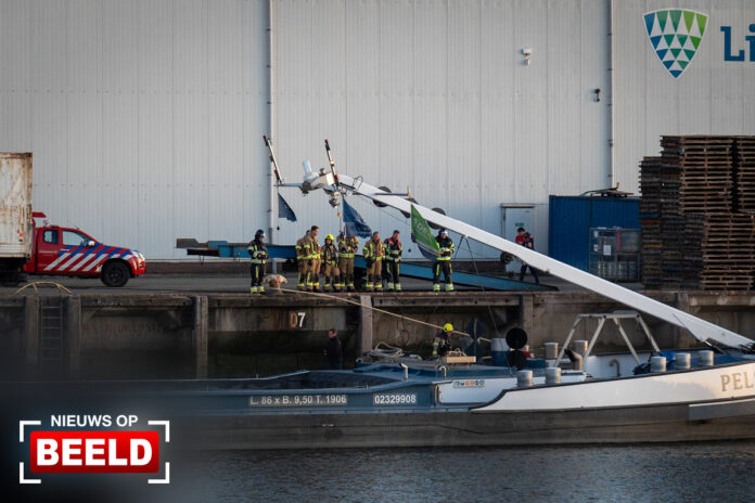 Brand in machinekamer beunschip Den Hamweg Rotterdam