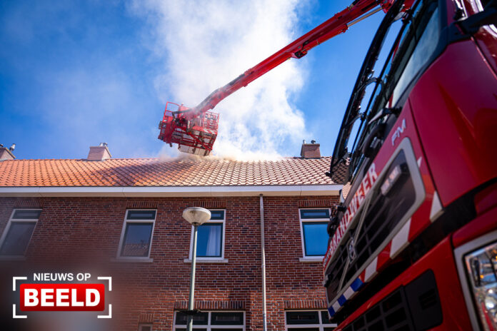 VIDEO | Veel schade na felle woningbrand Huysmansstraat Schiedam