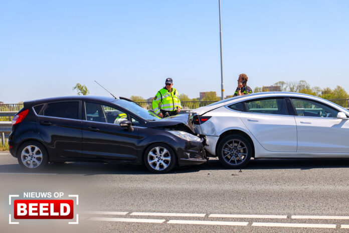 Zwaargewonde bij kop-staartbotsing A20 Moordrecht
