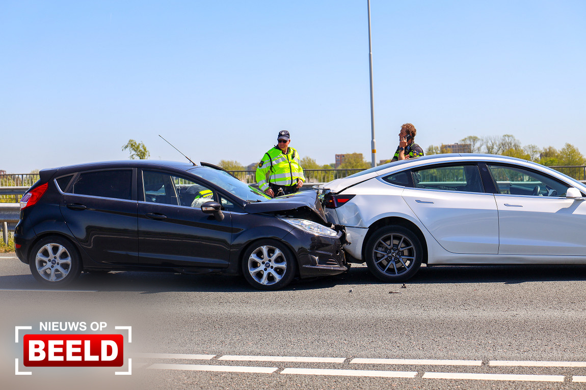 Zwaargewonde bij kop-staartbotsing A20 Moordrecht.