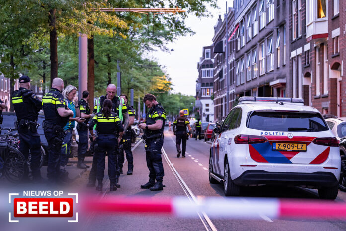 Minderjarige jongen gewond bij steekpartij, ook schoten gehoord Claes de Vrieselaan Rotterdam