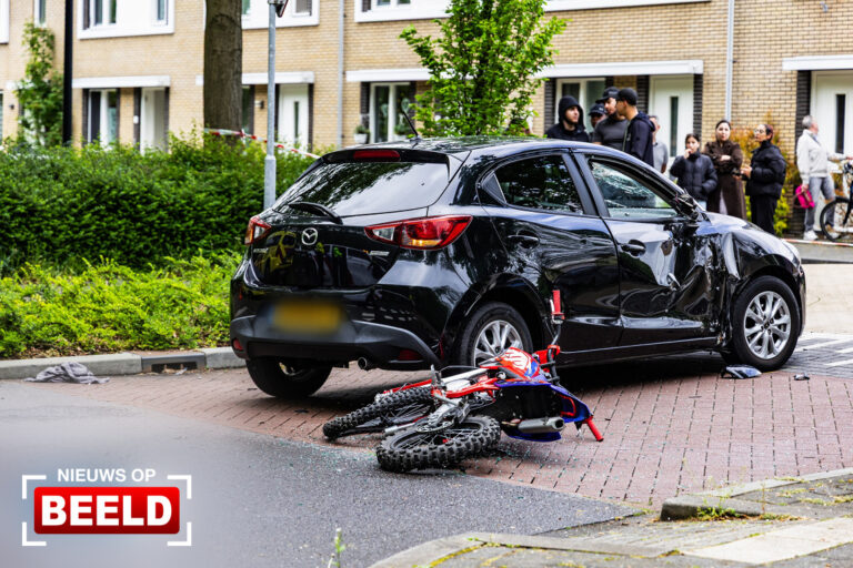 Bestuurder crossmotor zwaargewond bij ongeval Spechtlaan Vlaardingen