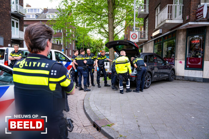 Inzittende(n) op de vlucht na achtervolging Franselaan Rotterdam