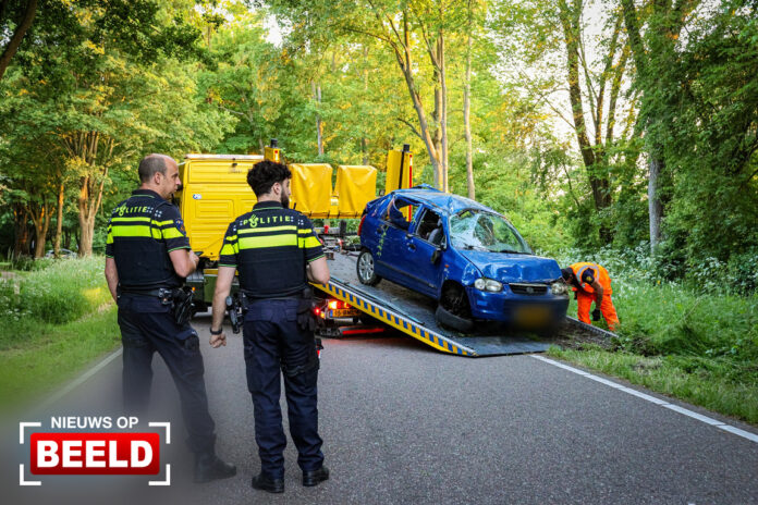 Auto slaat meermaals over de kop Kooilaan Bleiswijk