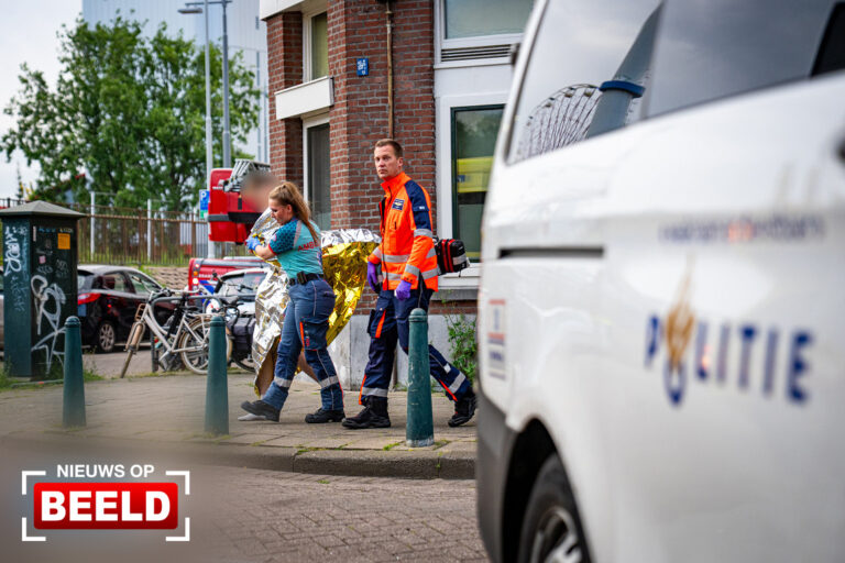 Man gewond bij steekpartij, vrouw aangehouden Westduëlstraat Rotterdam
