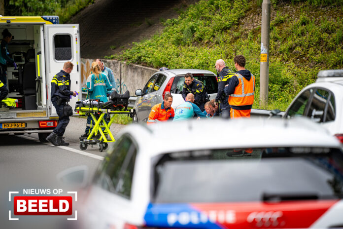 Automobilist wordt onwel op snelweg en overlijdt A15 Ridderkerk