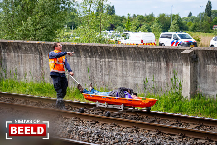 Demonstranten blokkeren spoor voor achtste dag op rij, ook hinder op snelweg Barendrecht