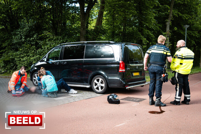 Scooterrijder ten val na uitwijken voor busje Oldegaarde Rotterdam