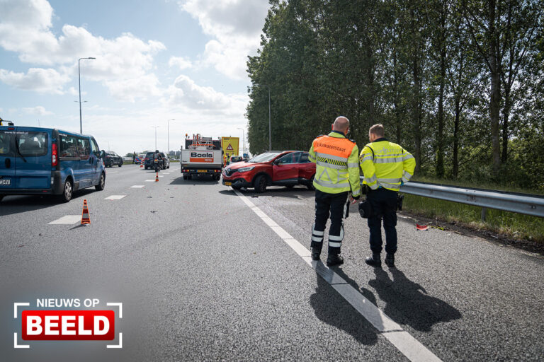Flinke file na aanrijding met drie auto’s A15 Ridderkerk