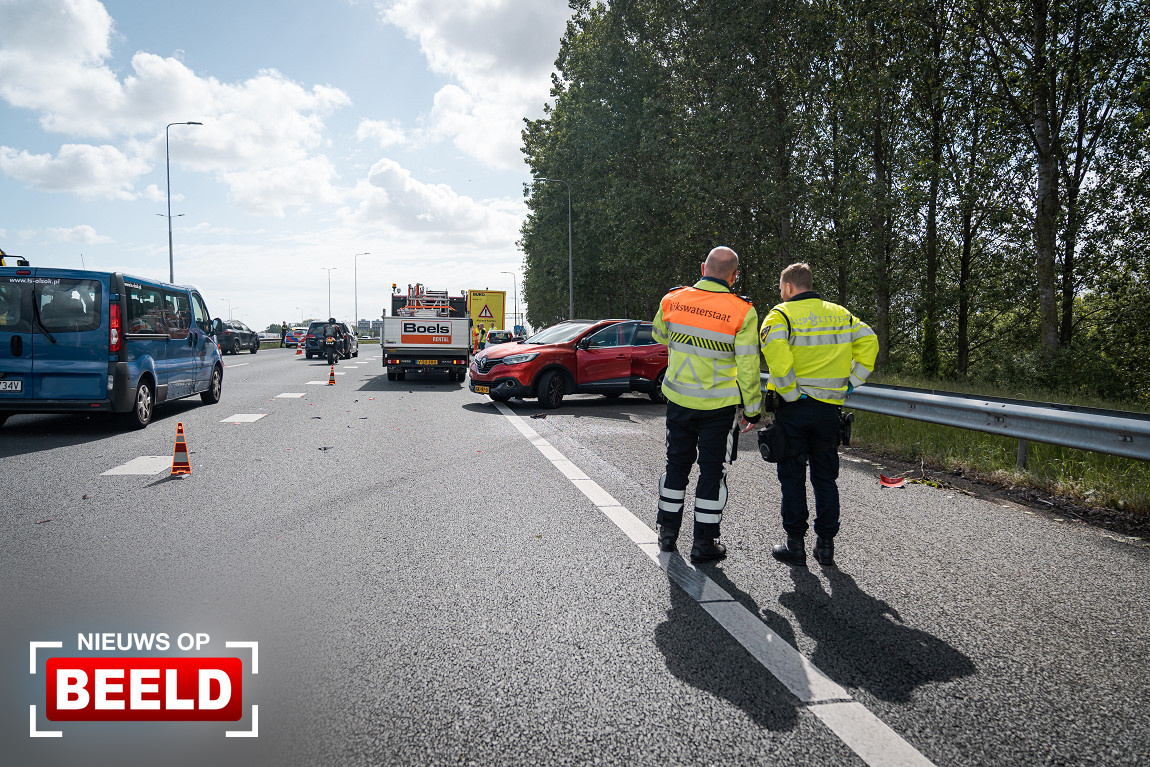 Flinke file na aanrijding met drie auto’s A15 Ridderkerk